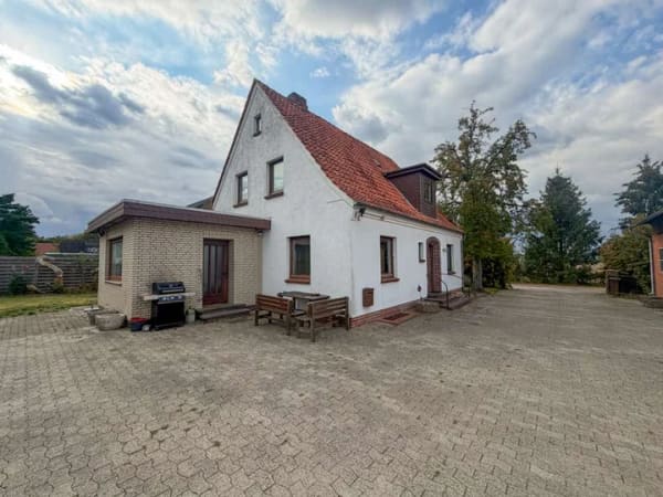 Immobilie in Ehrenburg - Freistehendes Einfamilienhaus in ländlicher Lage- großzügiges Grundstück mit Bebauungsfläche! - Bild 2