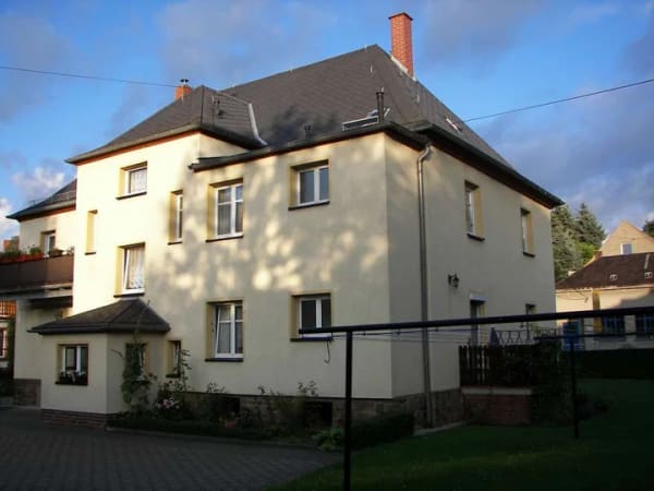 Immobilie in Hainichen - Modernisiertes Mehrfamilienhaus mit einer freien Wohnung in Ortslage sowie hoher AfA Abschreibung - Bild 1