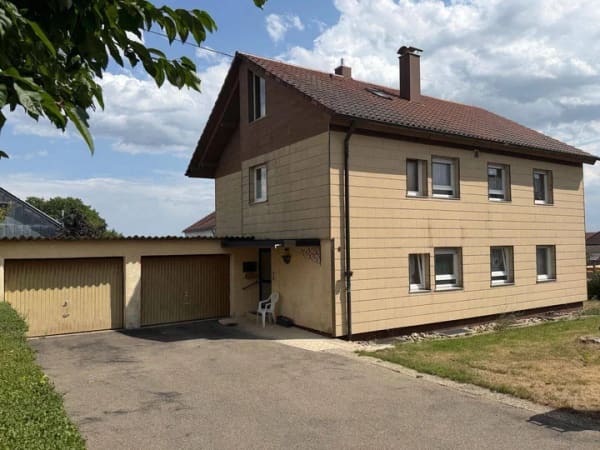 Immobilie in Kaisersbach - Ein Haus - viele Möglichkeiten: Zweifamilienhaus in schöner Wohnlage von Kaisersbach! - Bild 0