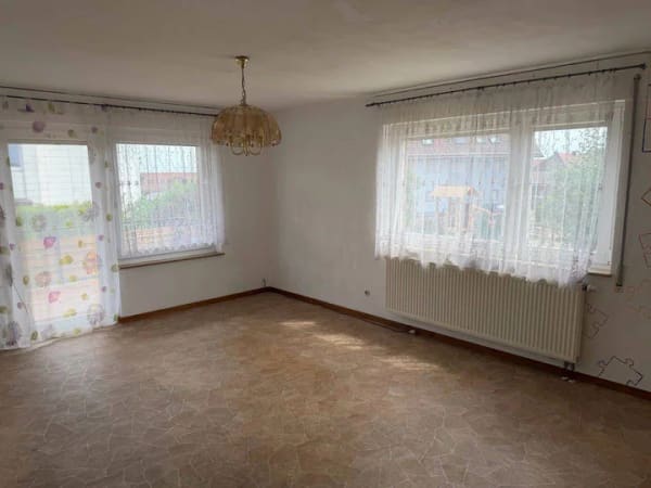 Immobilie in Kaisersbach - Ein Haus - viele Möglichkeiten: Zweifamilienhaus in schöner Wohnlage von Kaisersbach! - Bild 1