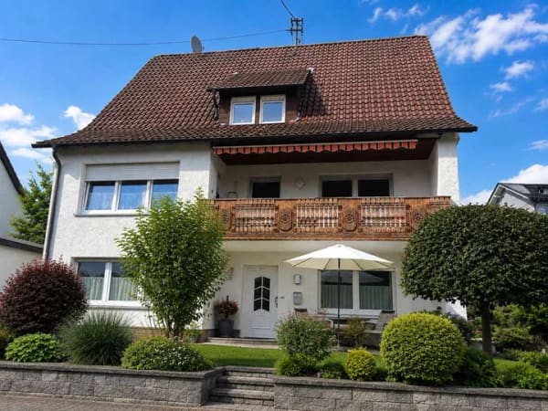 Immobilie in Kirchhundem - Großzügiges Mehrfamilienhaus mit Garage und attraktiven Nutzungsmöglichkeiten in Kirchhundem - Bild 0