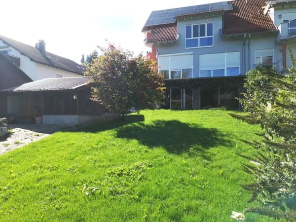 Immobilie in Oberteuringen - Außergewöhnl. neuwert. 3,5Zi.-Whg. über 2 Ebenen: Wohnjuwel mit eig. Gartenparadies und XXL-Garage - Bild 2
