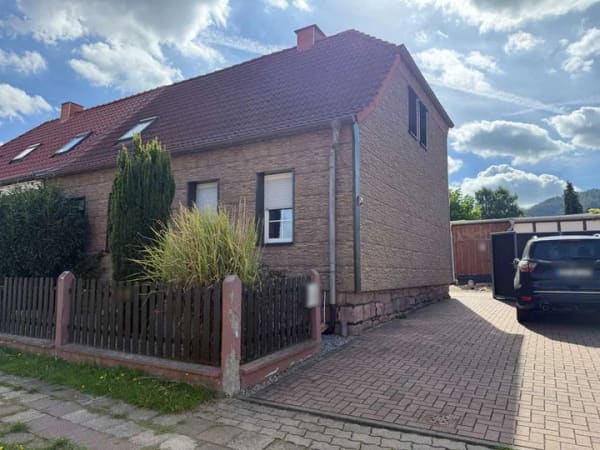 Immobilie in Kelbra (Kyffhäuser) - Doppelhaushälfte mit Einliegerwohnungen und großem Garten in Kelbra - Bild 0