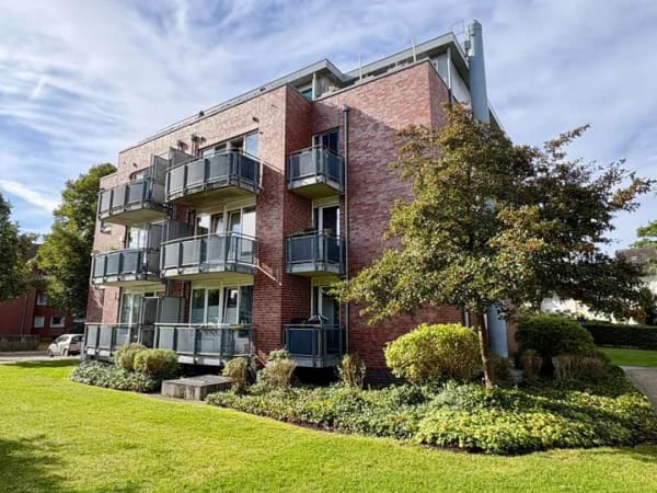 Immobilie in Ahrensburg - Kapitalanlage in gepflegter Wohnanlage – frisch renovierte 1-Zimmer-Wohnung mit sonnigem Balkon - Bild 0