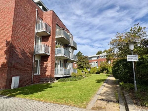 Immobilie in Ahrensburg - Kapitalanlage in gepflegter Wohnanlage – frisch renovierte 1-Zimmer-Wohnung mit sonnigem Balkon - Bild 1