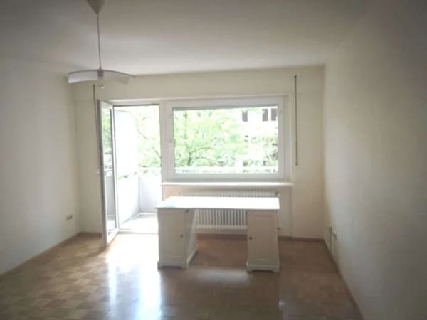 Immobilie in Freiburg im Breisgau - Charmante bezugsfreie 2-Zimmer-Wohnung mit Südwest-Balkon in ruhiger Lage von Freiburg-Zähringen - Bild 1