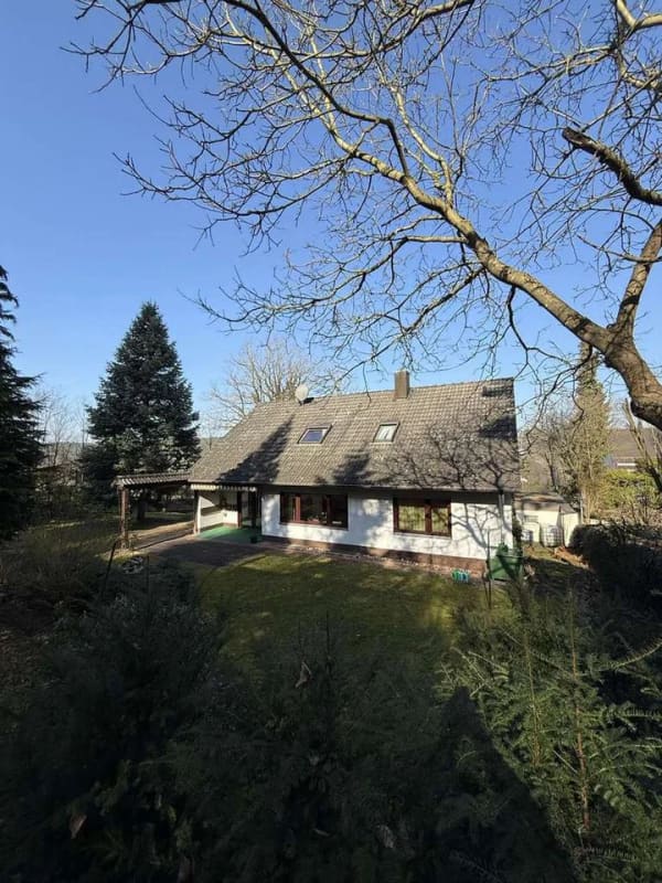 Immobilie in Langenzenn - Einfamilienhaus mit großzügigem Grundstück und eigenem Waldanteil Langenzenn-Heinersdorf - Bild 0