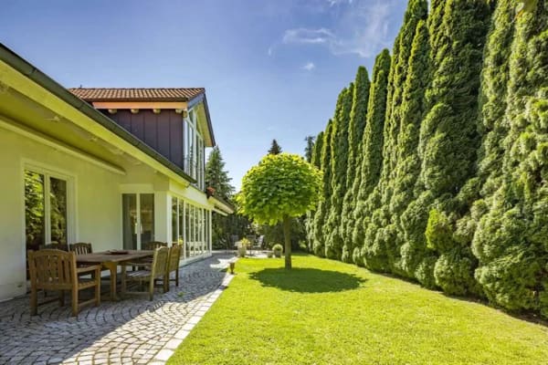 Immobilie in Oberding - Gepflegtes Einfamilienhaus mit Wohlfühlambiente, uneinsehbarer Garten-Oase und Photovoltaik - Bild 4