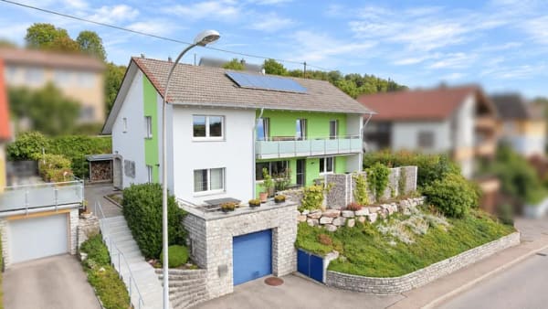 Immobilie in Dornstetten - Wohnen mit Weitblick – großzügiges Einfamilienhaus mit Aufzug - Bild 1