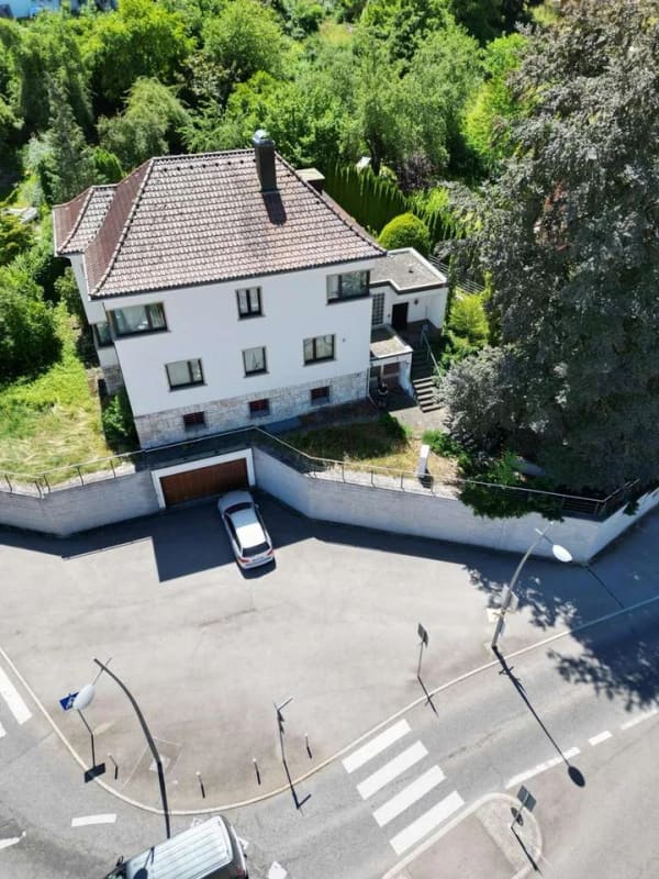 Immobilie in Tuttlingen - Viel Platz für Ihre Pläne:  Stadtvilla mit großzügigem Bürobereich - Bild 0