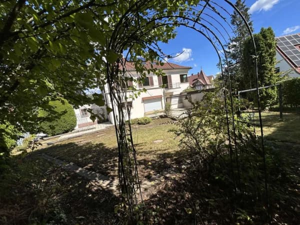 Immobilie in Tuttlingen - Viel Platz für Ihre Pläne:  Stadtvilla mit großzügigem Bürobereich - Bild 2