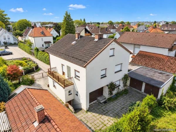 Immobilie in Burghausen - Großzügiges Einfamilienhaus mit ca. 160 m² Wohnfläche, 7 Zimmern, Terrasse und Doppelgarage - Bild 0