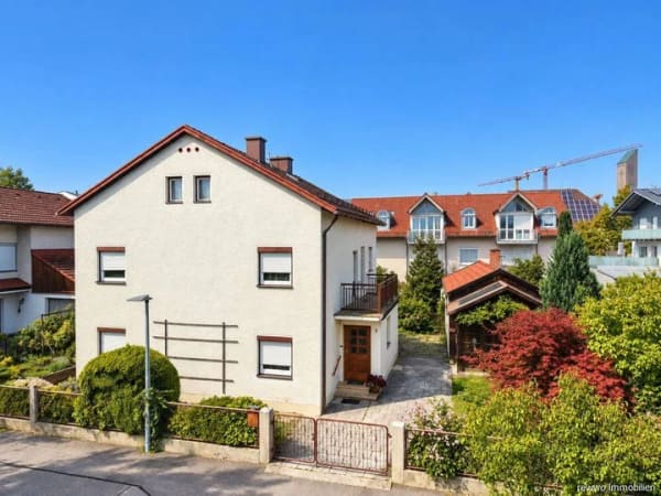 Immobilie in Burghausen - Großzügiges Einfamilienhaus mit ca. 160 m² Wohnfläche, 7 Zimmern, Terrasse und Doppelgarage - Bild 2