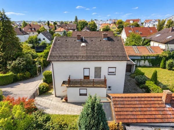 Immobilie in Burghausen - Großzügiges Einfamilienhaus mit ca. 160 m² Wohnfläche, 7 Zimmern, Terrasse und Doppelgarage - Bild 3