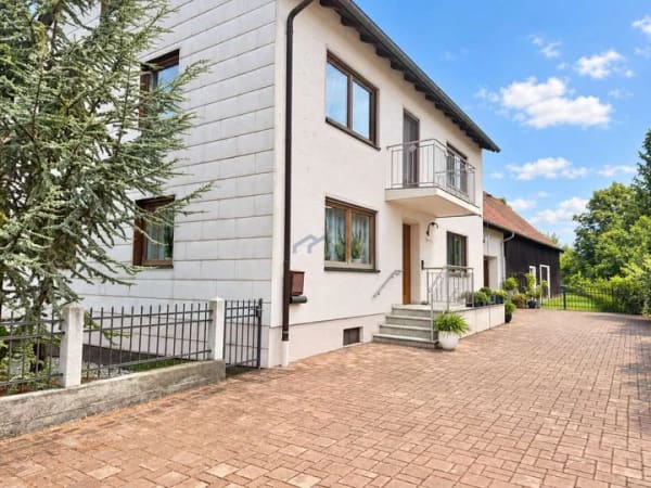 Immobilie in Meitingen - Schorer-Immobilien: Zweifamilienhaus in zentraler Lage von Meitingen-Ostendorf - Bild 1