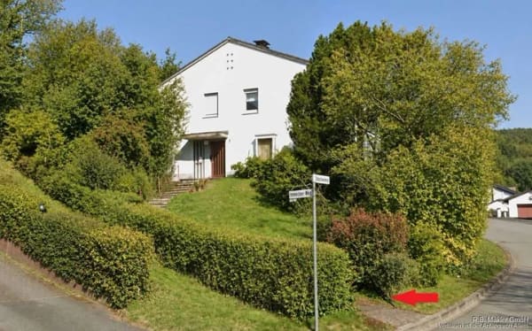Immobilie in Plettenberg - R.B. Makler: Einfamilienhaus mit Einliegerwohnung mit Garten und zwei Garagen in Plettenberg! - Bild 1