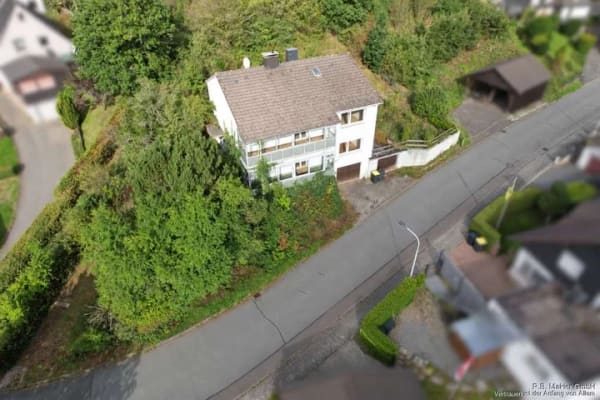 Immobilie in Plettenberg - R.B. Makler: Einfamilienhaus mit Einliegerwohnung mit Garten und zwei Garagen in Plettenberg! - Bild 2