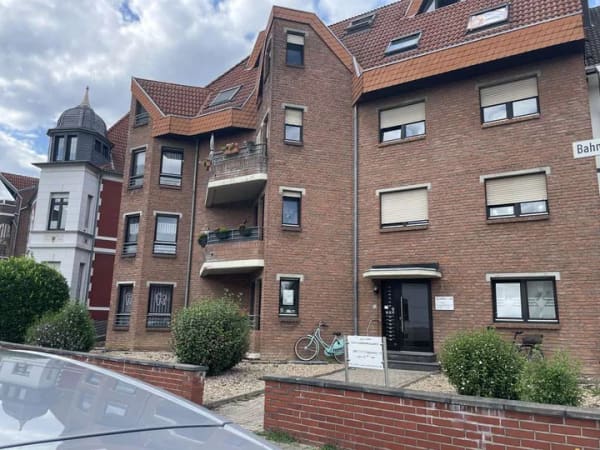 Immobilie in Willich - Vermietete Dachgeschosswohnung 2 Zimmer kleiner Balkon 3. Etage im Ortskern Willich zu verkaufen . - Bild 0