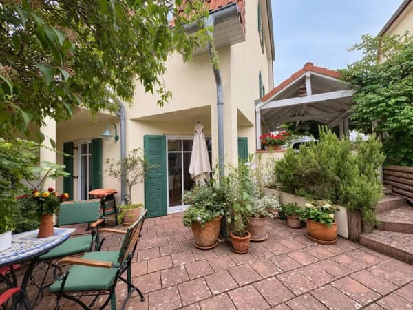 Immobilie in Bodenheim - Stilvolle Doppelhaushälfte mit sonnigem Garten in begehrter Lage von Bodenheim - Bild 2
