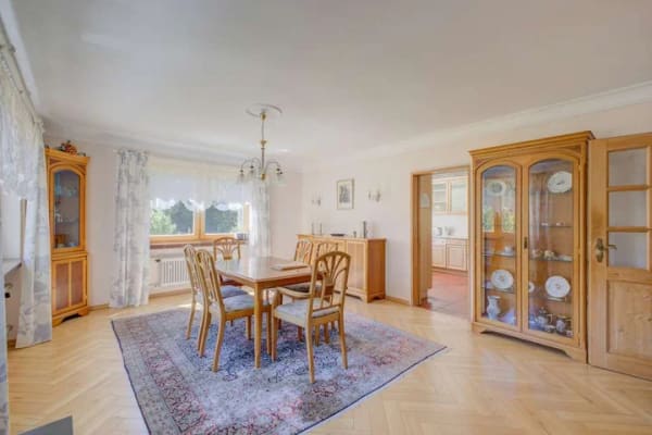 Immobilie in Erdweg - Architektenhaus im Split-Level-Stil auf großzügigem Grundstück - Bild 1