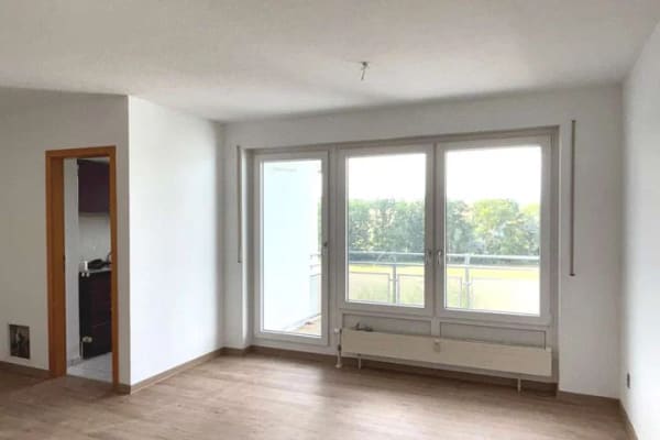 Immobilie in Leutenbach - Frei: 2-Zimmer-Eigentusmwohnung mit Balkon und Garage - Bild 2