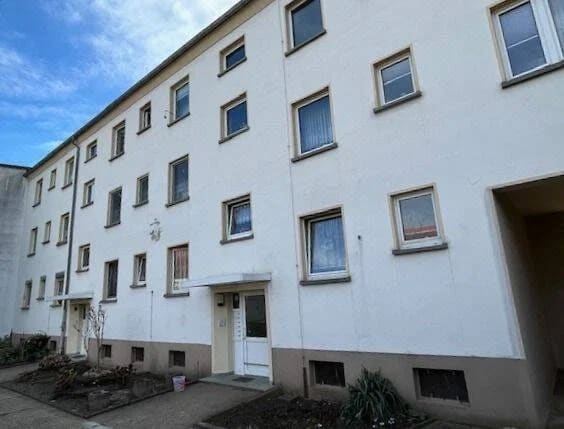 Immobilie in Zerbst/Anhalt - 2 EG Wohnungen inkl. 2 Garagen im Paket in Zerbst/Anhalt - Bild 2