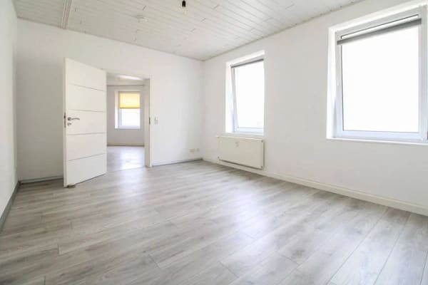 Immobilie in Aschersleben - Attraktives Mehrfamilienhaus mit 5 Wohneinheiten und Büro - Entwicklungspotenzial inklusive - Bild 3