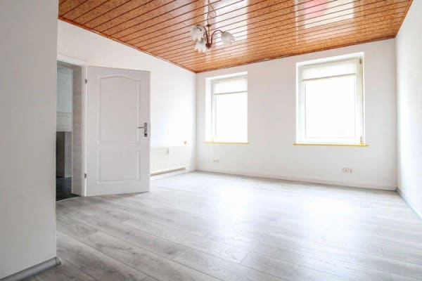 Immobilie in Aschersleben - Attraktives Mehrfamilienhaus mit 5 Wohneinheiten und Büro - Entwicklungspotenzial inklusive - Bild 4