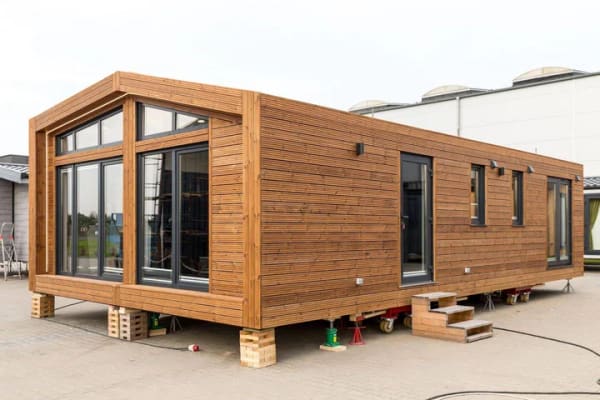 Immobilie in Wackersdorf - Exklusive Santa Cruz Lodge: Modernes Design trifft auf effizienten Bungalow-Komfort für anspruchsvolle Genießer - Bild 0