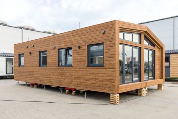 Immobilie in Wackersdorf - Exklusive Santa Cruz Lodge: Modernes Design trifft auf effizienten Bungalow-Komfort für anspruchsvolle Genießer - Bild 2