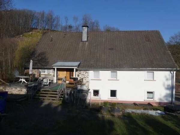Immobilie in Meinerzhagen - Ländlich gelegenes Zweifamilienhaus- ehemaliges Bauernhaus- zu verkaufen - Bild 0