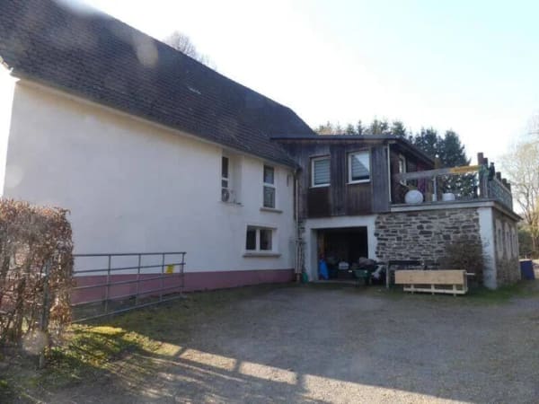 Immobilie in Meinerzhagen - Ländlich gelegenes Zweifamilienhaus- ehemaliges Bauernhaus- zu verkaufen - Bild 1