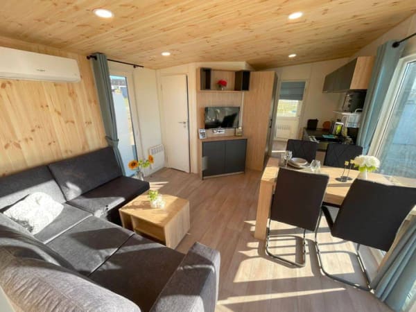 Immobilie in Wackersdorf - Kompaktes Design-Chalet "Chalet One": Ein lichtdurchflutetes Refugium für modernes Wohnen mit höchster Energieeffizienz - Bild 0