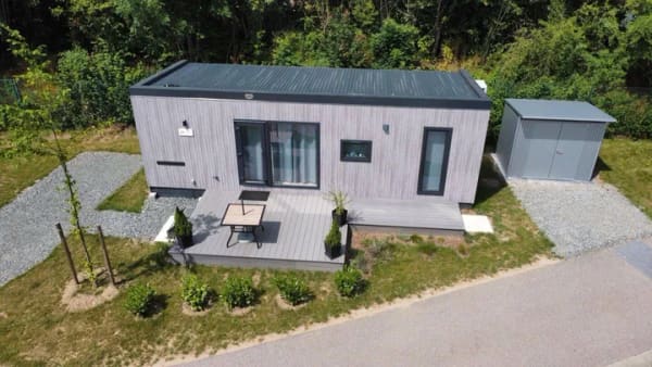 Immobilie in Wackersdorf - Kompaktes Design-Chalet "Chalet One": Ein lichtdurchflutetes Refugium für modernes Wohnen mit höchster Energieeffizienz - Bild 1