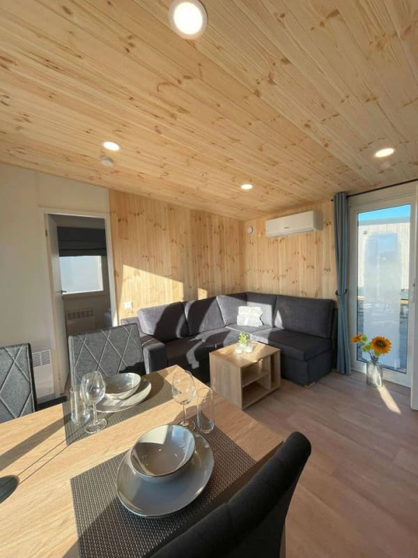 Immobilie in Wackersdorf - Kompaktes Design-Chalet "Chalet One": Ein lichtdurchflutetes Refugium für modernes Wohnen mit höchster Energieeffizienz - Bild 3