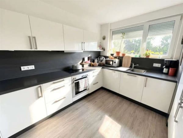 Immobilie in Gutach (Schwarzwaldbahn) - +++ TOP-Investment: Drei Häuser plus Baugrundstück, inkl. Küchen und Garten in Gutach +++ - Bild 2