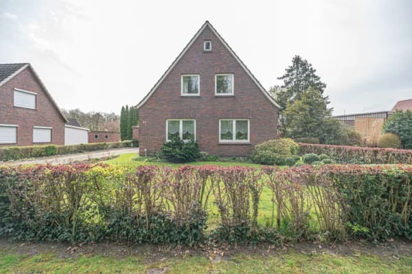 Immobilie in Bockhorn - Reserviert: Solides Siedlungshaus mit riesigen Grundstück und Weitblick - Bild 1