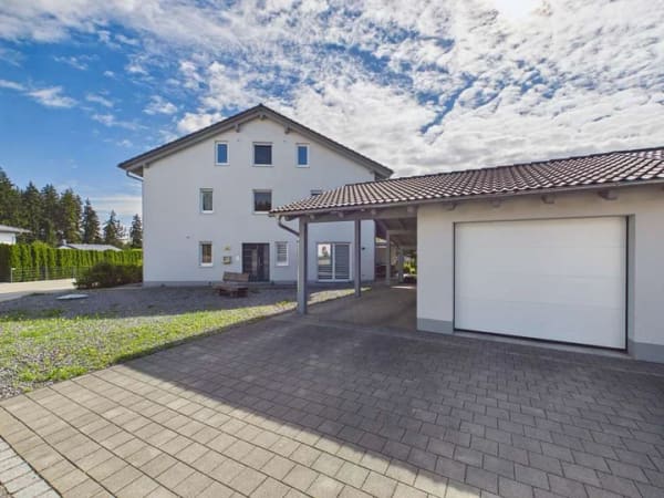 Immobilie in Altfraunhofen - Ankommen. Wohlfühlen. Zuhause sein. – Familienhaus mit viel Platz in Altfraunhofen - Bild 2