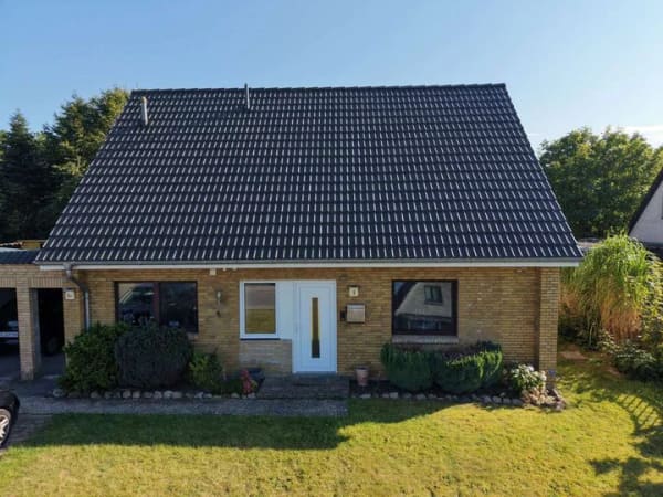 Immobilie in Bollingstedt - Gepflegtes Zweifamilienhaus in Gammellund – zwei vermietete Wohneinheiten mit eigenem Zugang - Bild 0