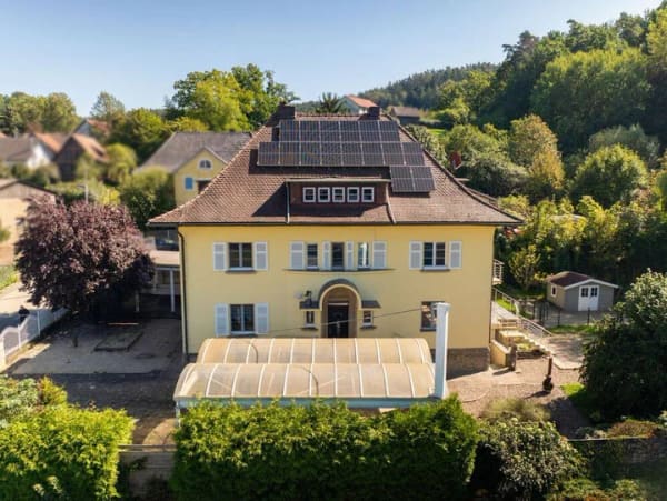 Immobilie in Weitramsdorf - Stilvolle Fabrikantenvilla mit großzügigem Grundstück und direktem Zugang zum Wald - Bild 0