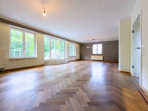Immobilie in Weitramsdorf - Stilvolle Fabrikantenvilla mit großzügigem Grundstück und direktem Zugang zum Wald - Bild 3