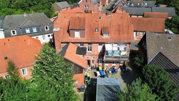 Immobilie in Ebstorf - Entwicklungsstarkes Mehrfamilienhaus mit sieben Wohneinheiten und zusätzlichem Bebauungspotenzial - Bild 2