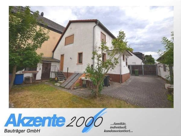 Immobilie in Lorsch - Geräumiges Einfamilienhaus mit schönem Gartengrundstück und Garage direkt in Lorsch  - Bild 0