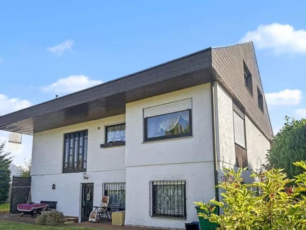 Immobilie in Engelsbrand - Freistehendes und gepflegtes Einfamilienhaus mit schönem Grundstück in Engelsbrand - Bild 1