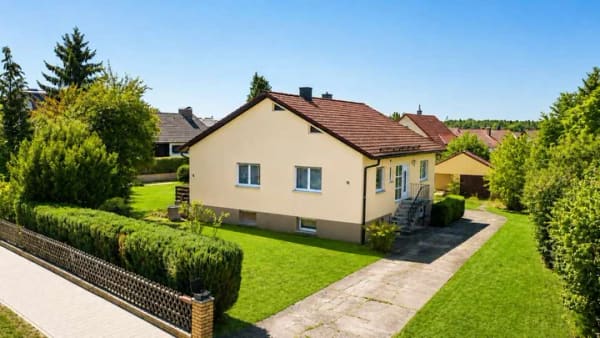 Immobilie in Sengenthal - Gemütliches Bungalow in ruhiger Lage von Sengenthal
1.261 m² Grundstück - Bild 0