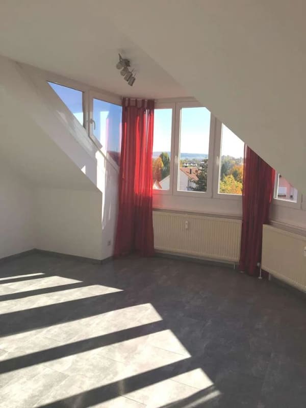 Immobilie in Heilbronn - Helle 2-Zimmer-Dachgeschosswohnung mit Tiefgaragenstellplatz in Heilbronn-Neckargartach - Bild 2