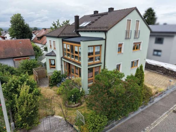Immobilie in Moosbach - Zweifamilienhaus mit Potenzial in Moosbach - Bild 0