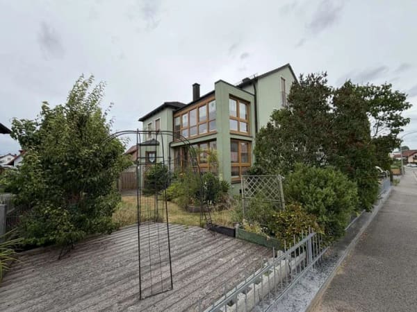 Immobilie in Moosbach - Zweifamilienhaus mit Potenzial in Moosbach - Bild 1