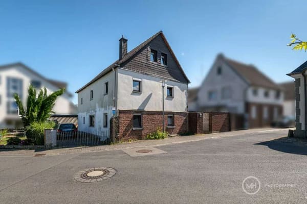 Immobilie in Hennef (Sieg) - MANNELLA *Ein Haus mit Geschichte & Potenzial in Geistingen!* Fachwerkhaus mit Werkstatt und Garten. - Bild 0