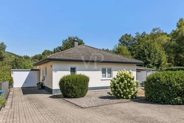 Immobilie in Ruppertsweiler - Moderner Bungalow mit schönem Grundstück, Pool und Außensauna - Bild 0
